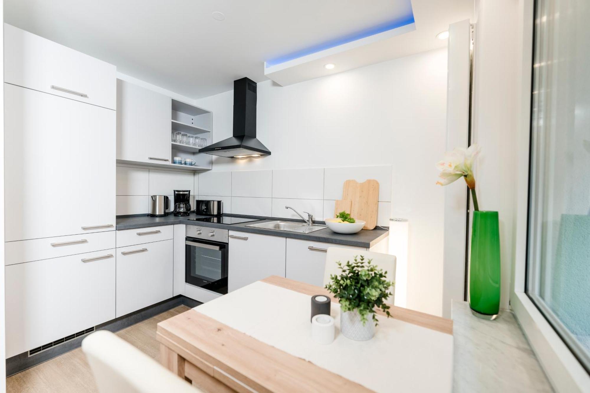 Bellabene Modernes Studio Apartment In Zentraler Lage Mit Terrasse, Parkplatz, Smarttv Pforzheim Buitenkant foto