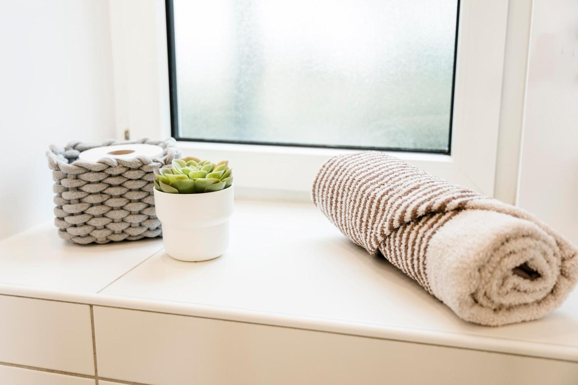 Bellabene Modernes Studio Apartment In Zentraler Lage Mit Terrasse, Parkplatz, Smarttv Pforzheim Buitenkant foto