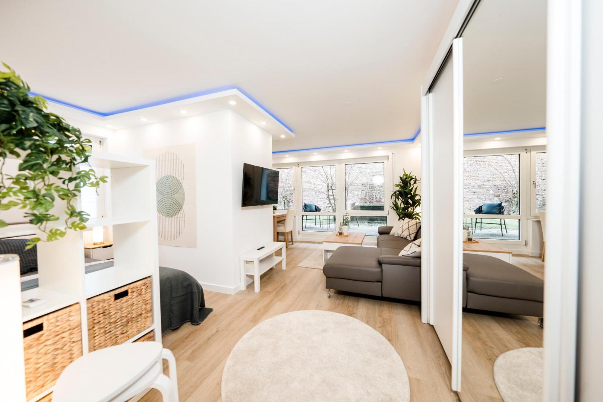 Bellabene Modernes Studio Apartment In Zentraler Lage Mit Terrasse, Parkplatz, Smarttv Pforzheim Buitenkant foto