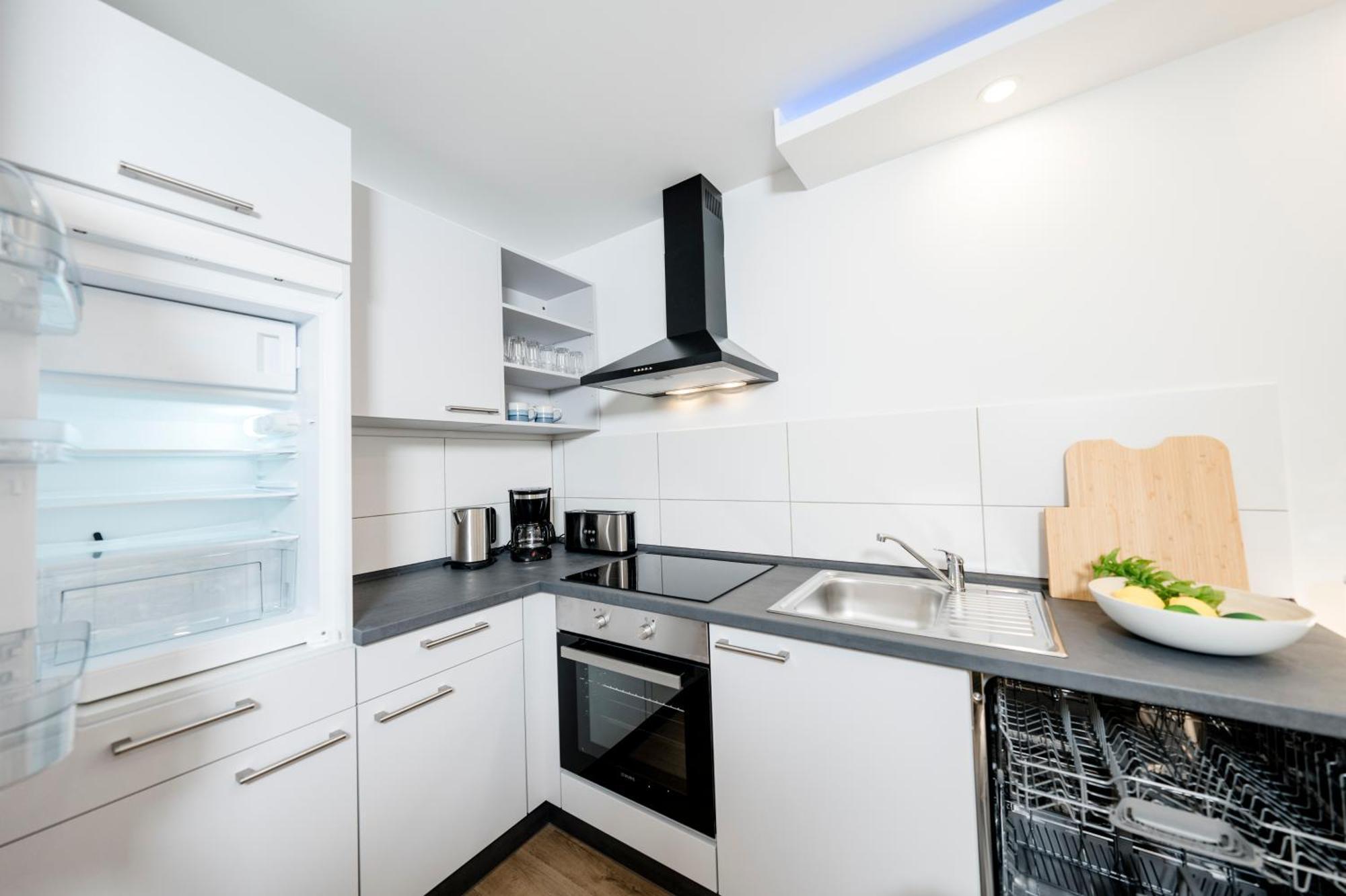 Bellabene Modernes Studio Apartment In Zentraler Lage Mit Terrasse, Parkplatz, Smarttv Pforzheim Buitenkant foto