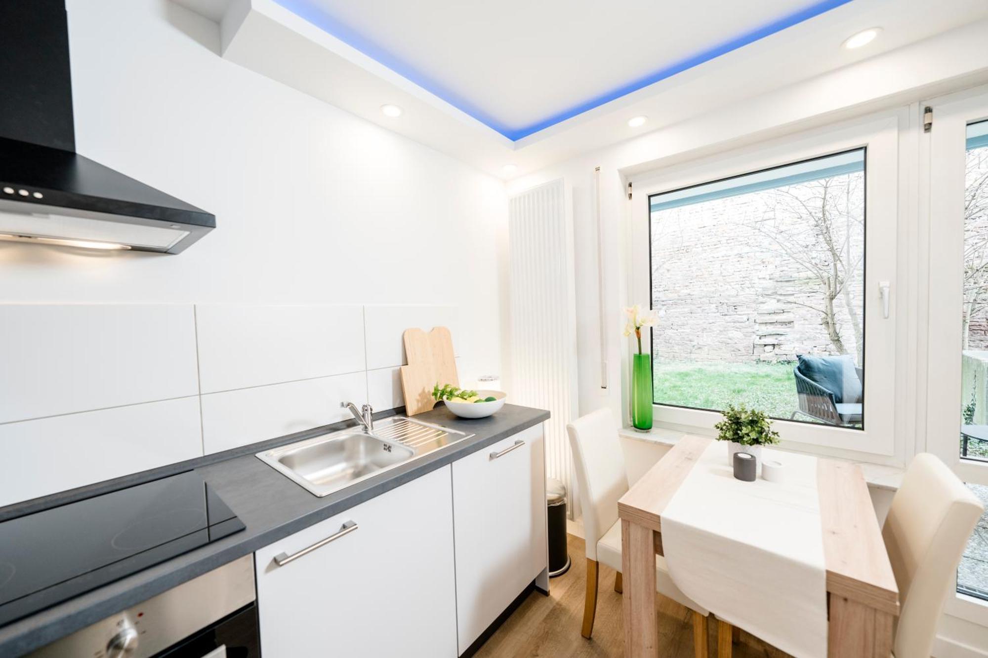 Bellabene Modernes Studio Apartment In Zentraler Lage Mit Terrasse, Parkplatz, Smarttv Pforzheim Buitenkant foto