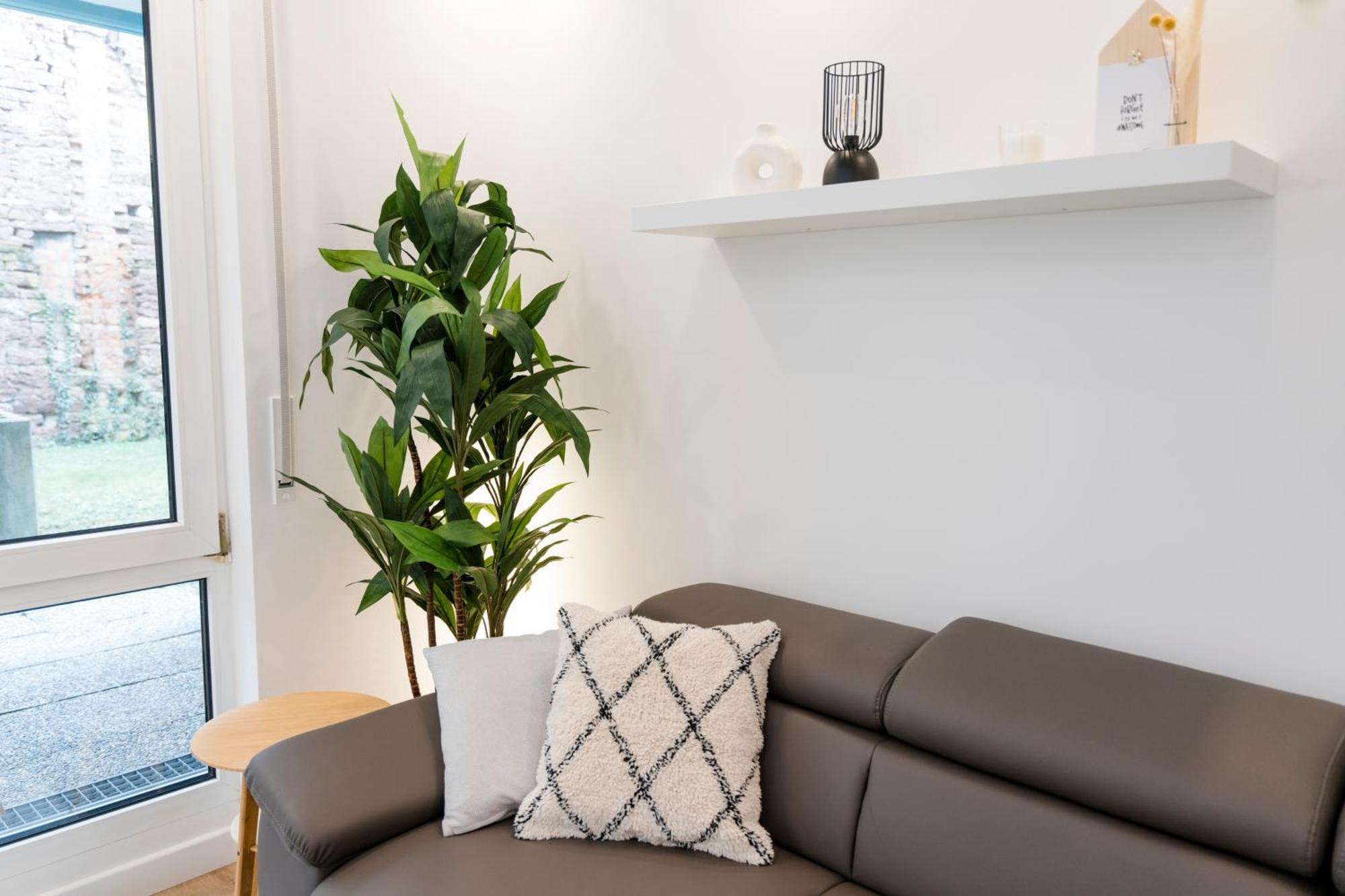 Bellabene Modernes Studio Apartment In Zentraler Lage Mit Terrasse, Parkplatz, Smarttv Pforzheim Buitenkant foto