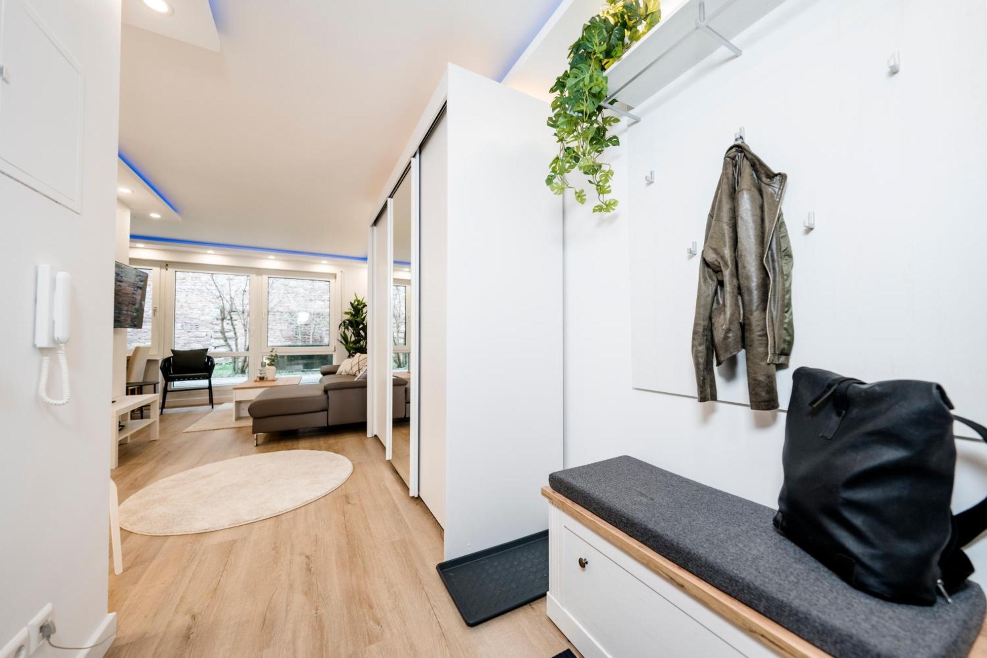 Bellabene Modernes Studio Apartment In Zentraler Lage Mit Terrasse, Parkplatz, Smarttv Pforzheim Buitenkant foto