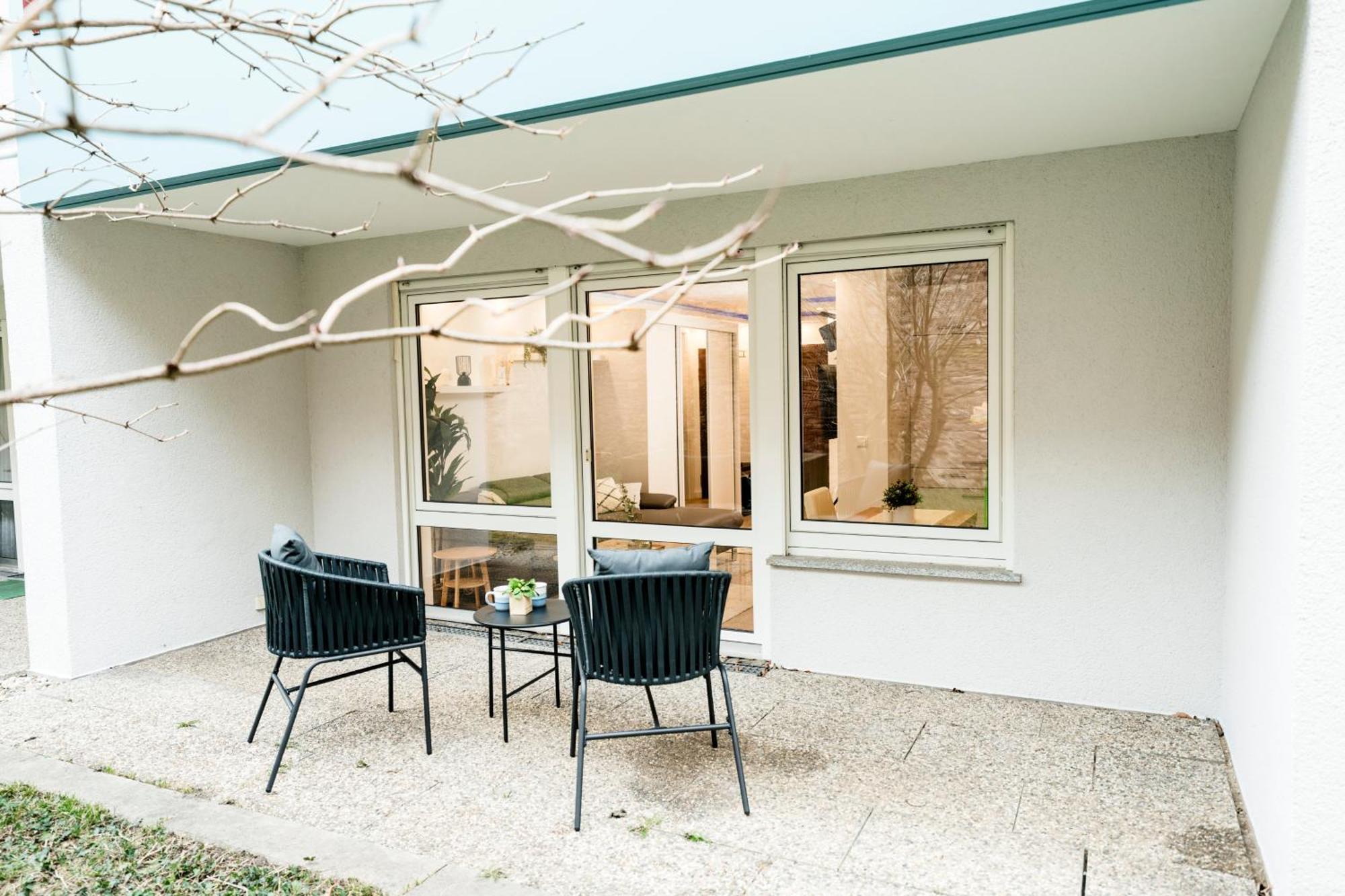 Bellabene Modernes Studio Apartment In Zentraler Lage Mit Terrasse, Parkplatz, Smarttv Pforzheim Buitenkant foto