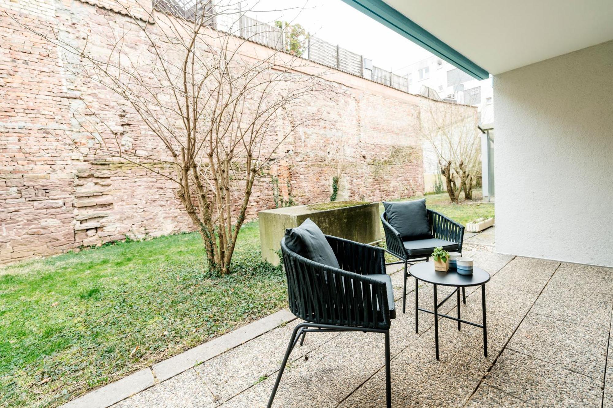 Bellabene Modernes Studio Apartment In Zentraler Lage Mit Terrasse, Parkplatz, Smarttv Pforzheim Buitenkant foto